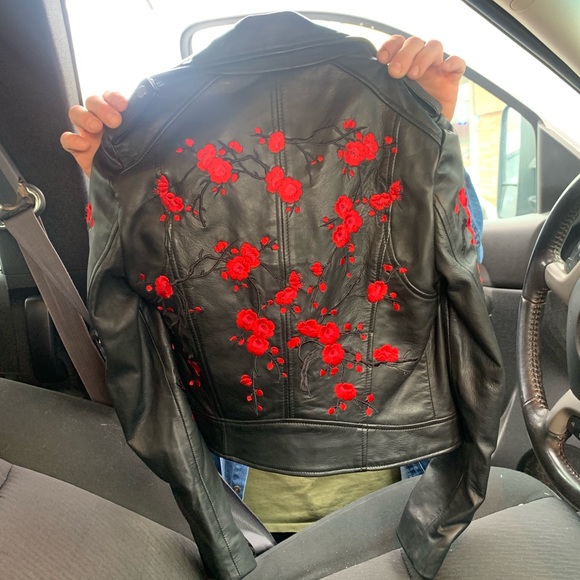 Women’s 100% Leather Jacket - Picture 2 of 5